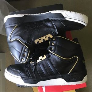 MENS Adidas Gold Ewing’s Sneakers